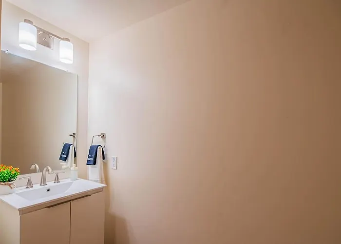 Apartment Cozy Highrise 23th Flr,gym,parking,pool,w-d,golf
