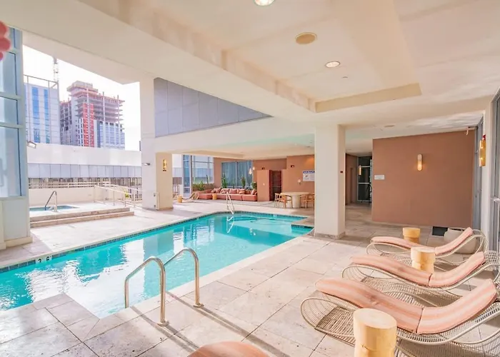 Cozy Highrise 23th Flr,gym,parking,pool,w-d,golf Apartment